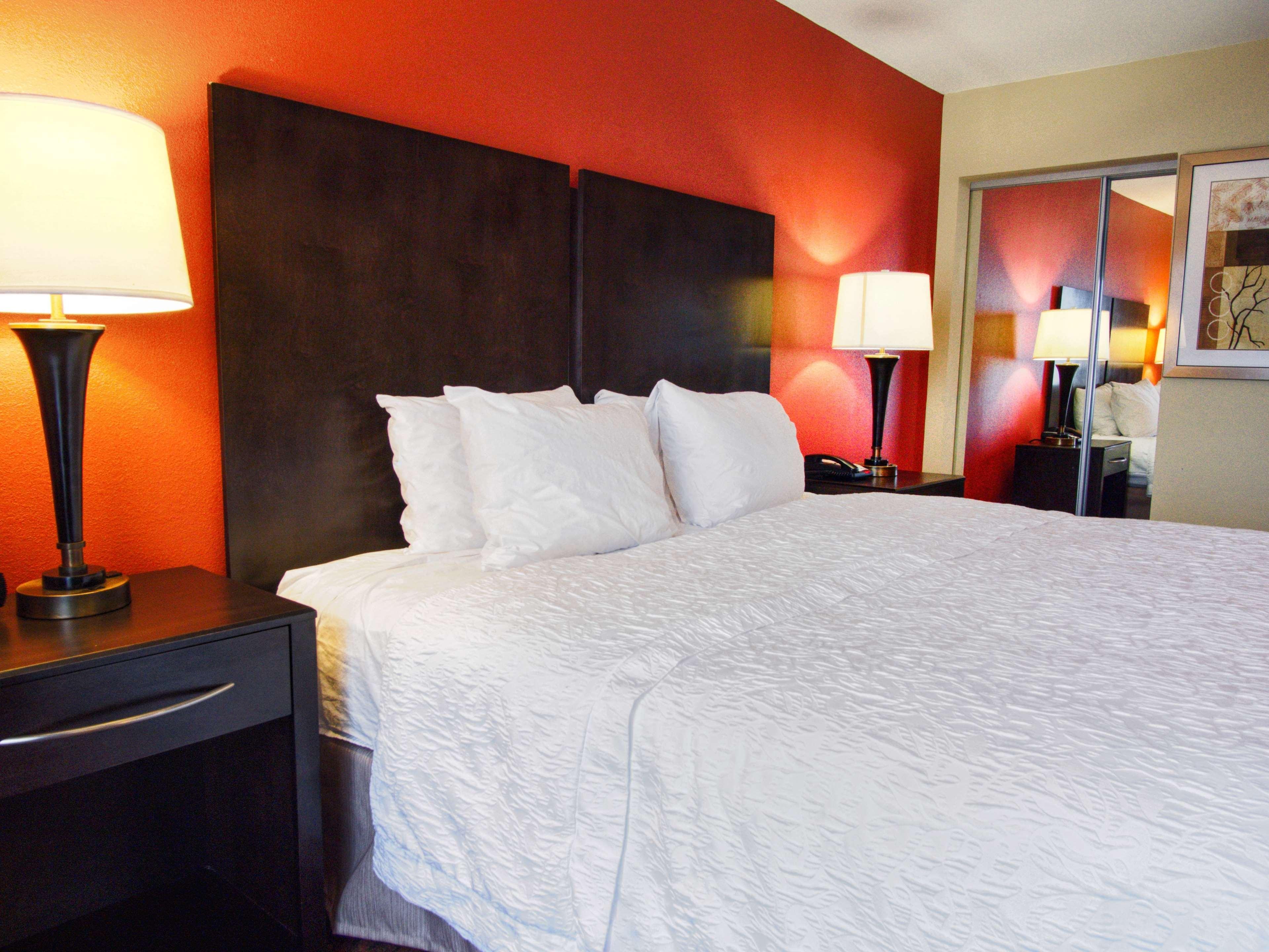 Hampton & Elk Hotel