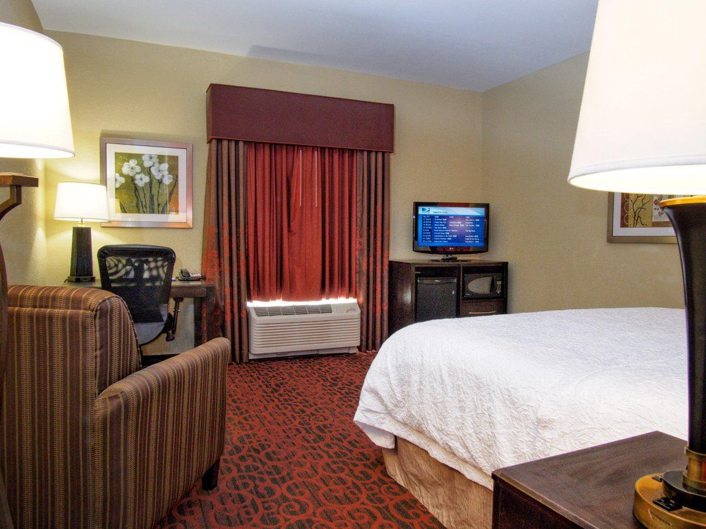 Hampton & Elk Hotel 3*